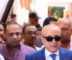 محافظ الأقصر يتفقد توافد الناخبين في لجان المدينة