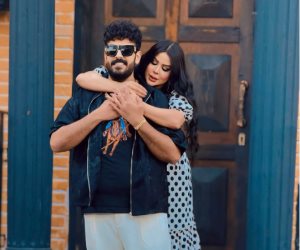 زوجة إسماعيل الليثي تذبح عجلا صدقة وتدعو له بالرحمة