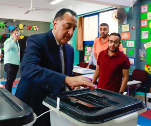 رئيس الوزراء يصل المدرسة اليابانية بالشيخ زايد للتصويت بانتخابات مجلس النواب