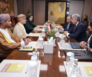 وزير السياحة والآثار يلتقي نظيره العُماني لبحث سبل تعزيز التعاون المشترك