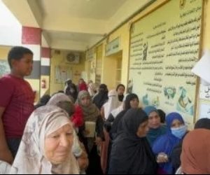 فرحة كبار السن أثناء الإدلاء بأصواتهم فى انتخابات مجلس النواب بأبوسمبل