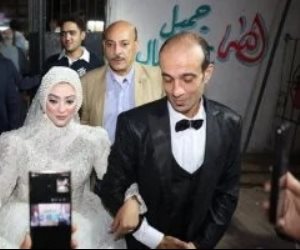 عروسان يصوتان بانتخابات مجلس النواب 2025 فى الجيزة (صور)