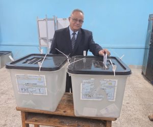 مدير مكتبة الإسكندرية يدلى بصوته فى الانتخابات البرلمانية
