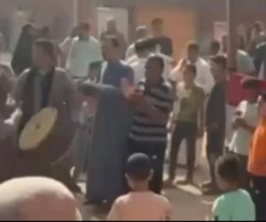 الطبل والمزمار يزينان مشهد التصويت بانتخابات النواب في منشأة القناطر