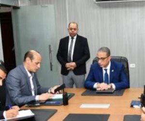 محافظ الفيوم يتابع انتظام العمل بجميع لجان التصويت بمختلف الدوائر