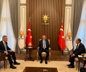 وزير الخارجية يسلم رسالة خطية من الرئيس السيسي إلى الرئيس التركي رجب طيب إردوغان في أنقرة