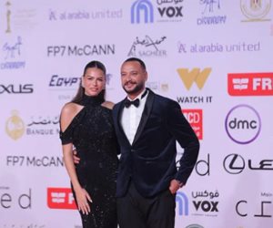  في دورته الـ 46.. رومانسية هنادى مهنا وأحمد خالد صالح بافتتاح مهرجان القاهرة تنفى شائعة الانفصال 