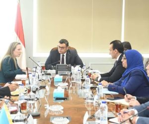 وزير الإسكان يجتمع مع بعثة البنك الدولي لبحث التعاون المستقبلي في مجالات الإدارة المتكاملة للأراض