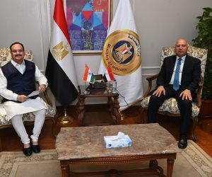 وزير الصناعة والنقل يبحث مع وزير الصحة والكيماويات والأسمدة الهندي سبل تعزيز التعاون المشترك 