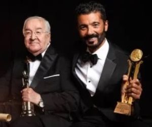 جلسة تصوير تجمع المخرج محمد عبد العزيز والنجم خالد النبوى بمهرجان القاهرة