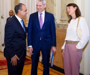 وزير الخارجية يعقد مشاورات مع وزير العدل والشرطة السويسري