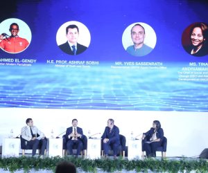 وزير الصحة يشهد جلسة بعنوان «دور الثقافة والرياضة في بناء الهوية الوطنية» بمشاركة وزير الشباب والرياضة