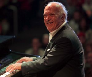 نقيب الموسيقيين مصطفى كامل: عمر خيرت مصاب بنزلة شعبية وحالته مطمئنة