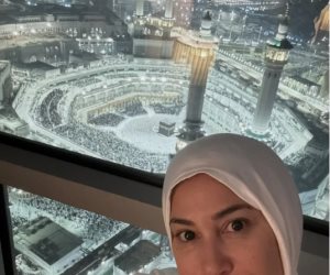 الفنانة هند صبري تؤدي مناسبك العمرة في ليلة عيد ميلادها