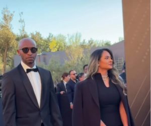 شيكابالا وزوجته علي السجادة فى حفل جوائز كاف.. صور