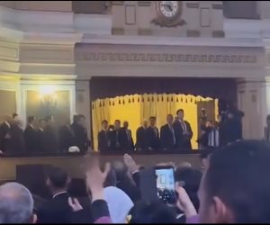 تحية على الطريقة الكورية.. كيف ودع الرئيس لى الحضور بجامعة القاهرة؟