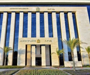 وزارة العمل تدعو المصريين في لبنان للاستفادة من مهلة تسوية أوضاع الإقامة والعمل