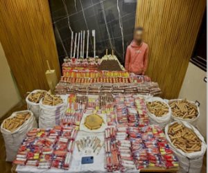 ضبط أحد الأشخاص لقيامه بتصنيع الألعاب النارية وترويجها عبر مواقع التواصل الاجتماعي