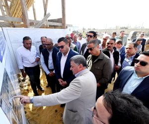 وزير الإسكان ومحافظ الفيوم يتفقدان توسعات محطة معالجة "كحك" بمركز يوسف الصديق