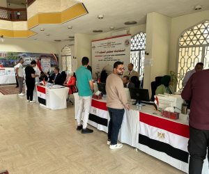 توافد الناخبين على مقر الاقتراع بسلطنة عُمان لليوم الثاني بانتخابات مجلس النواب