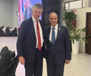 وزير الخارجية يتلقى مع مستشار الأمن القومي البريطاني