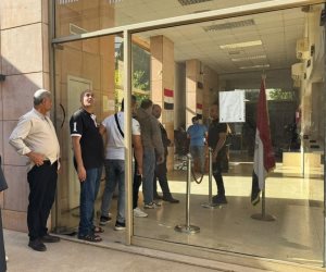 إقبال أبناء الجالية المصرية على سفارة مصر ببيروت في اليوم الثاني للتصويت بانتخابات مجلس النواب