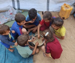 القاهرة الإخبارية: منخفض جوي يغمر قطاع غزة بالأمطار ويغرق خيام النازحين