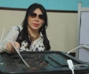 غادة إبراهيم تدلى بصوتها فى انتخابات مجلس النواب بمصر الجديدة