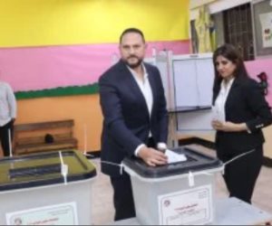 الفنان عماد زيادة يدلي بصوته فى انتخابات مجلس النواب  