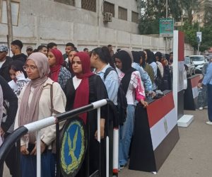 انتخابات النواب 2025.. طابور من الشباب والفتيات في لجنة مدرسة عباس العقاد للتصويت