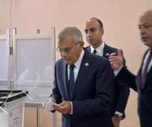 رئيس مجلس الشيوخ يدلي بصوته في انتخابات النواب 2025 في المعادي