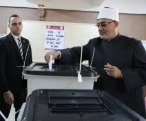 مفتى الجمهورية يدلى بصوته فى انتخابات النواب ويؤكد: التزام وطنى وتكليف شرعى