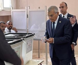 رئيس مجلس الشيوخ يدلي بصوته في انتخابات النواب بالمعادي