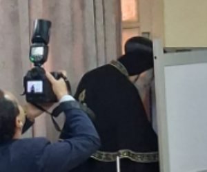 البابا تواضروس الثاني يدلي بصوته في انتخابات النواب بالعباسية