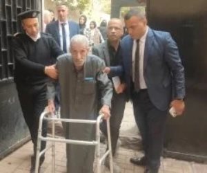 انتخابات النواب 2025 .. الشرطة تساعد كبار السن فى اللجان الانتخابية بالجمالية