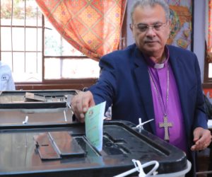 رئيس الطائفة الإنجيلية يدلي بصوته في انتخابات مجلس النواب ويؤكد : المشاركة مسؤولية وطنية 