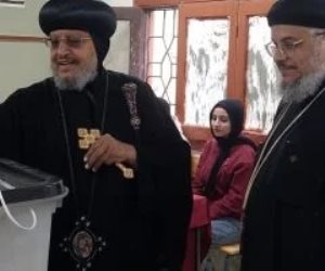 الأنبا مرقس مطران شبرا الخيمة يدلى بصوته فى انتخابات مجلس النواب