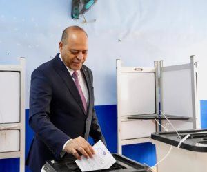 وزير العمل يُدلي بصوته في انتخابات مجلس النواب بالتجمع الخامس 