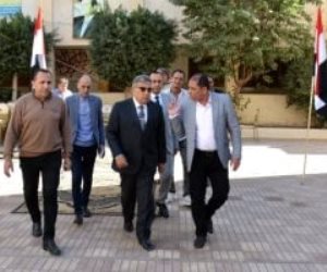 محافظ الدقهلية يتفقد جاهزية اللجان العامة للانتخابات فى المنصورة