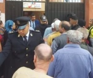 إقبال كبير يمتد فى طوابير.. توافد مكثف على لجان انتخابات النواب بالساحل.. صور