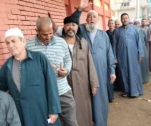 كبار السن في المقدمة وإقبال كبير من السيدات بلجان كفر الشيخ... صور