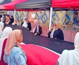 بعلم مصر.. حشود نسائية أمام لجنة بالزقازيق في ثاني أيام انتخابات النواب