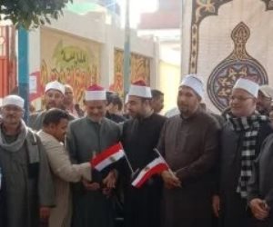 أئمة أوقاف مركز أولاد صقر بالشرقية يدلون بأصواتهم رافعين أعلام مصر