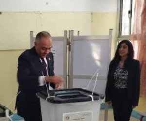 المستشار أحمد البندارى يدلى بصوته فى انتخابات مجلس النواب