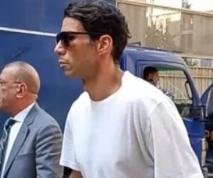 شريف إكرامى يؤازر رمضان صبحى فى جلسة محاكمته بتهمة التزوير بمحررات رسمية