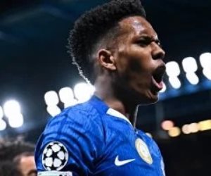 إستيفاو يسجل ثانى أهداف تشيلسى ضد برشلونة بمهارة رائعة فى الدقيقة 55 .. فيديو