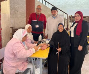  فرق الرعاية الطبية تساند الناخبين داخل معهد القابوطي خلال اليوم الثاني للتصويت ببورسعيد 