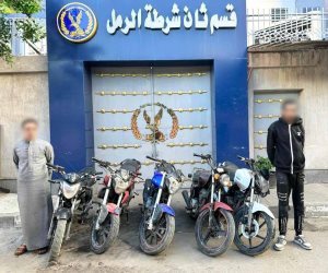 ضبط شخصين تخصصا في سرقة الدراجات النارية بالإسكندرية