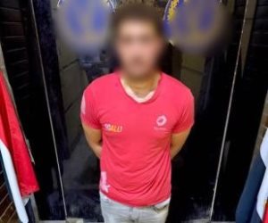 ضبط أحد الأشخاص بالقاهرة لقيامه بإدارة صفحة بمواقع التواصل للترويج لبيع أسلحة بيضاء بمقابل مادي