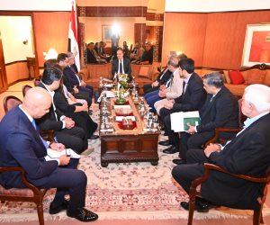 وزير الخارجية يلتقي قيادات غرف التجارة والصناعة ومسؤولي كبرى الشركات الباكستانية